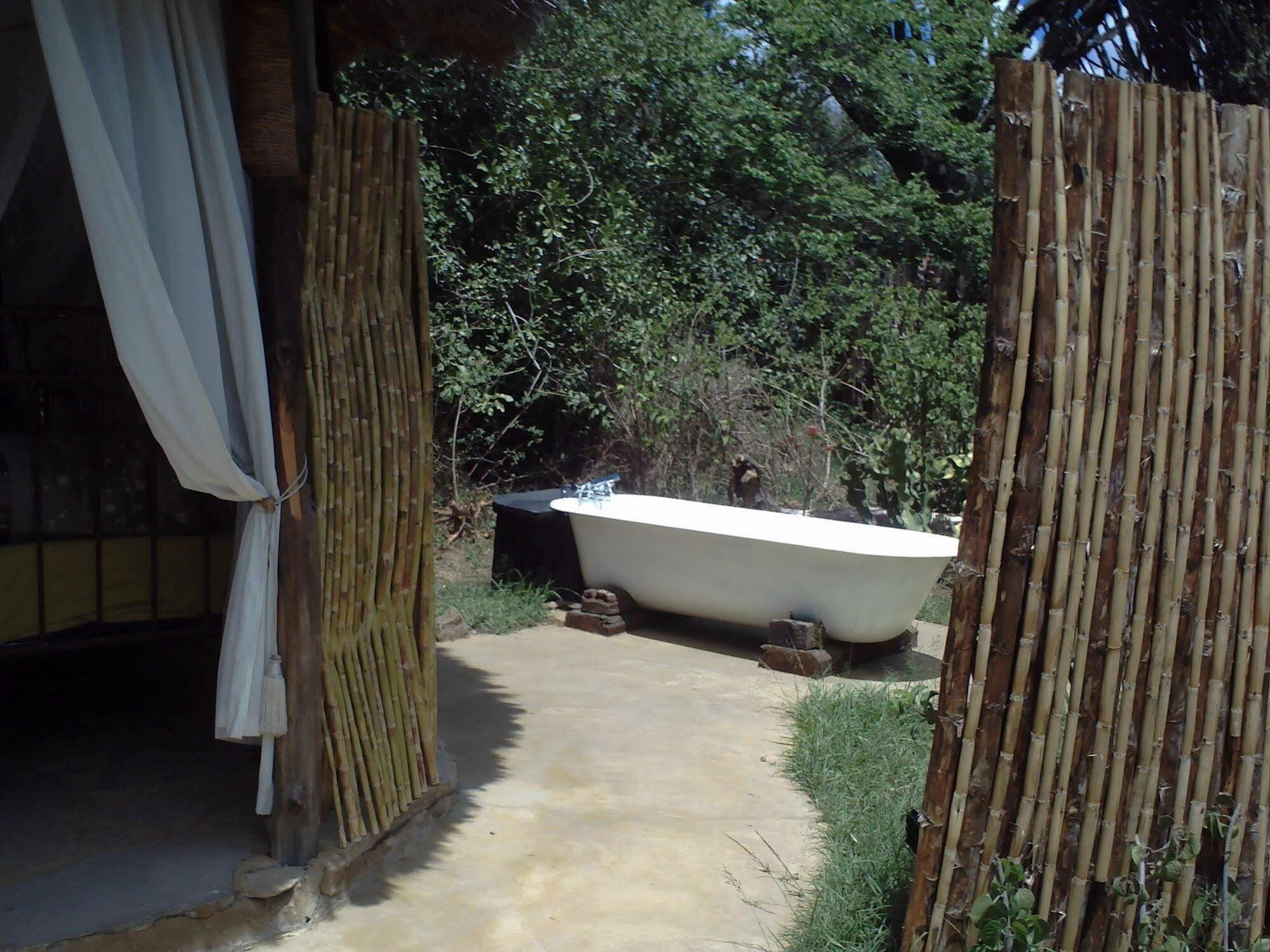 Mbweha Camp Hotel Elmenteita Exterior photo